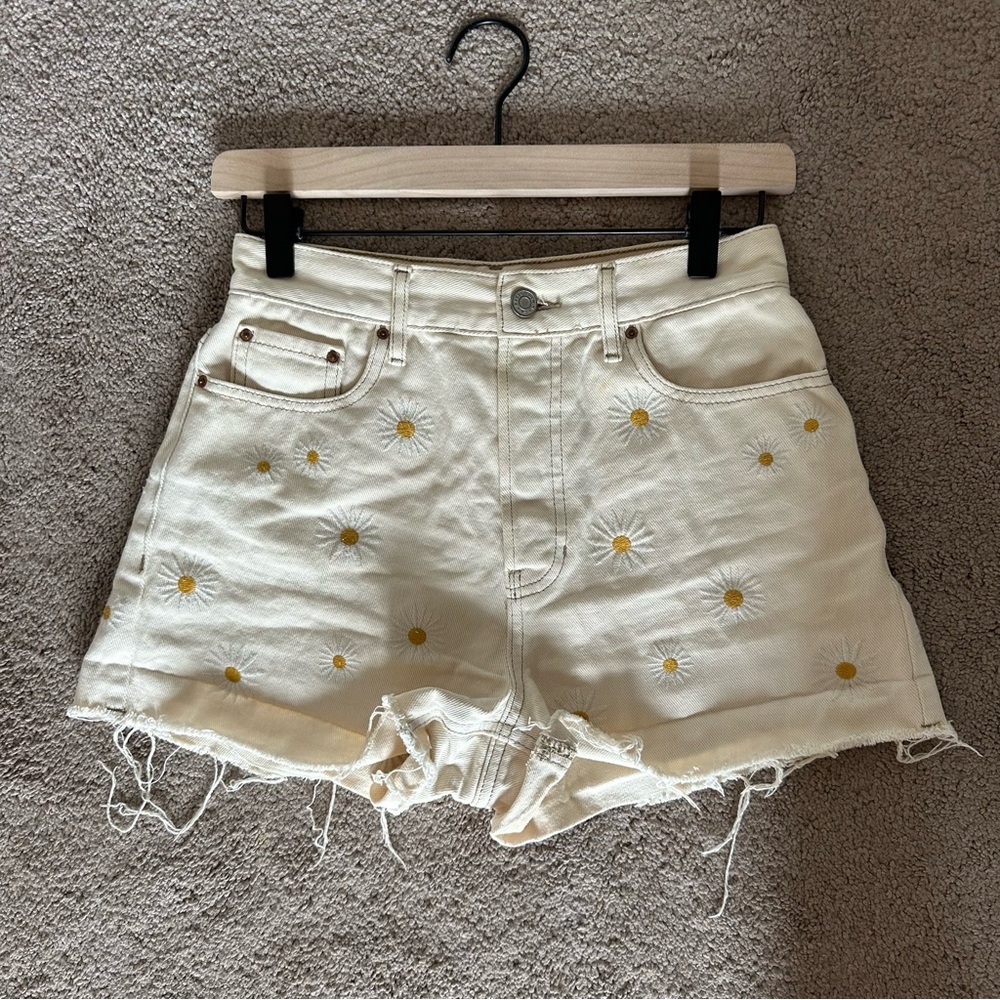 PacSun High Rise Daisy Embroidered Denim Shorts Cream Raw Hem Size 25 - Picture 2 of 11